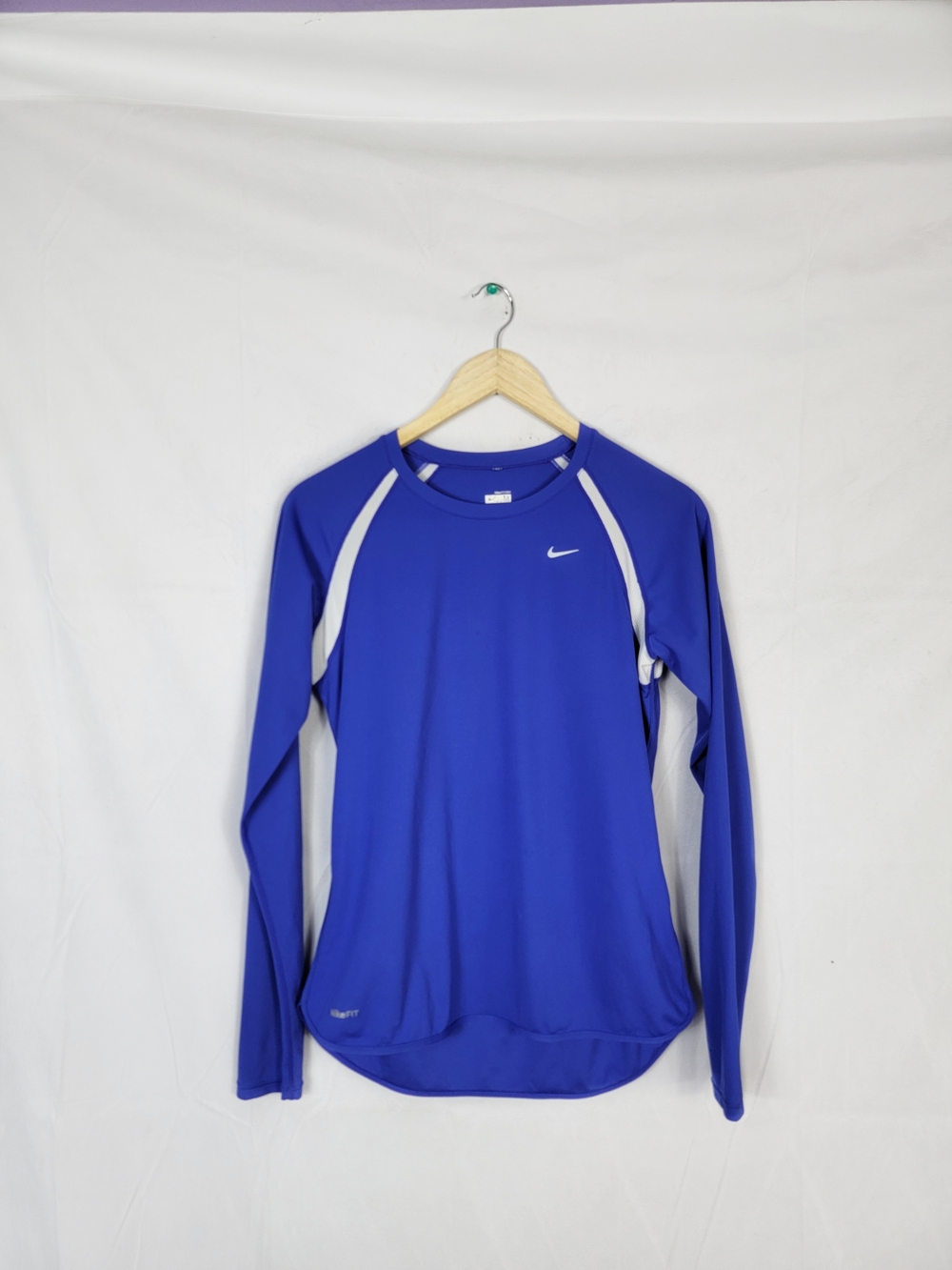 Women's Medium Nike Long Sleeve Dri-FIT Athletic Top